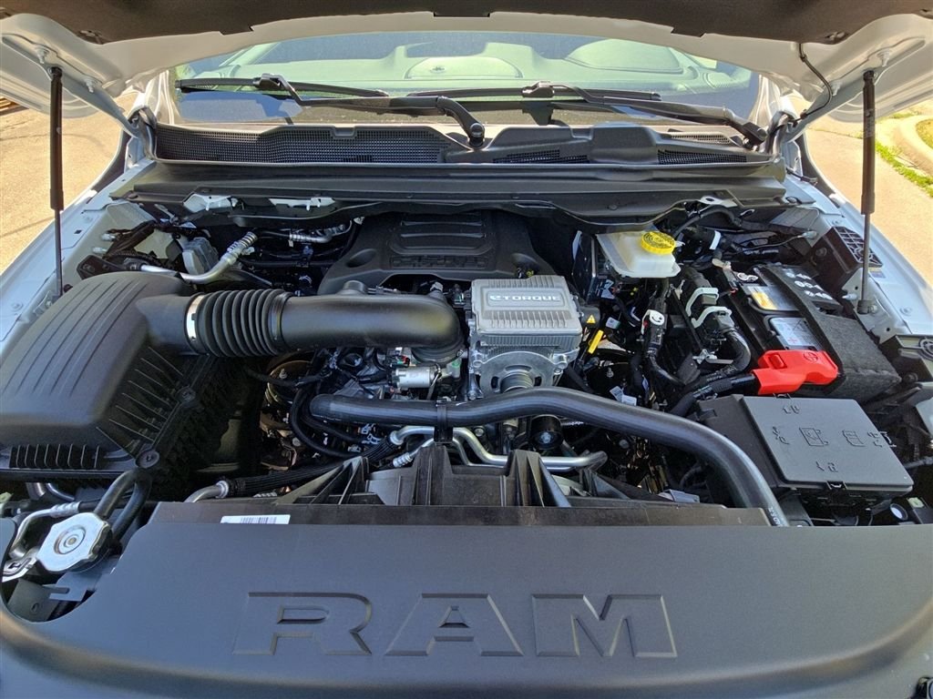 New 2026 Ivory White Tri-Coat Pearl-Coat Exterior Paint RAM Laramie image 13
