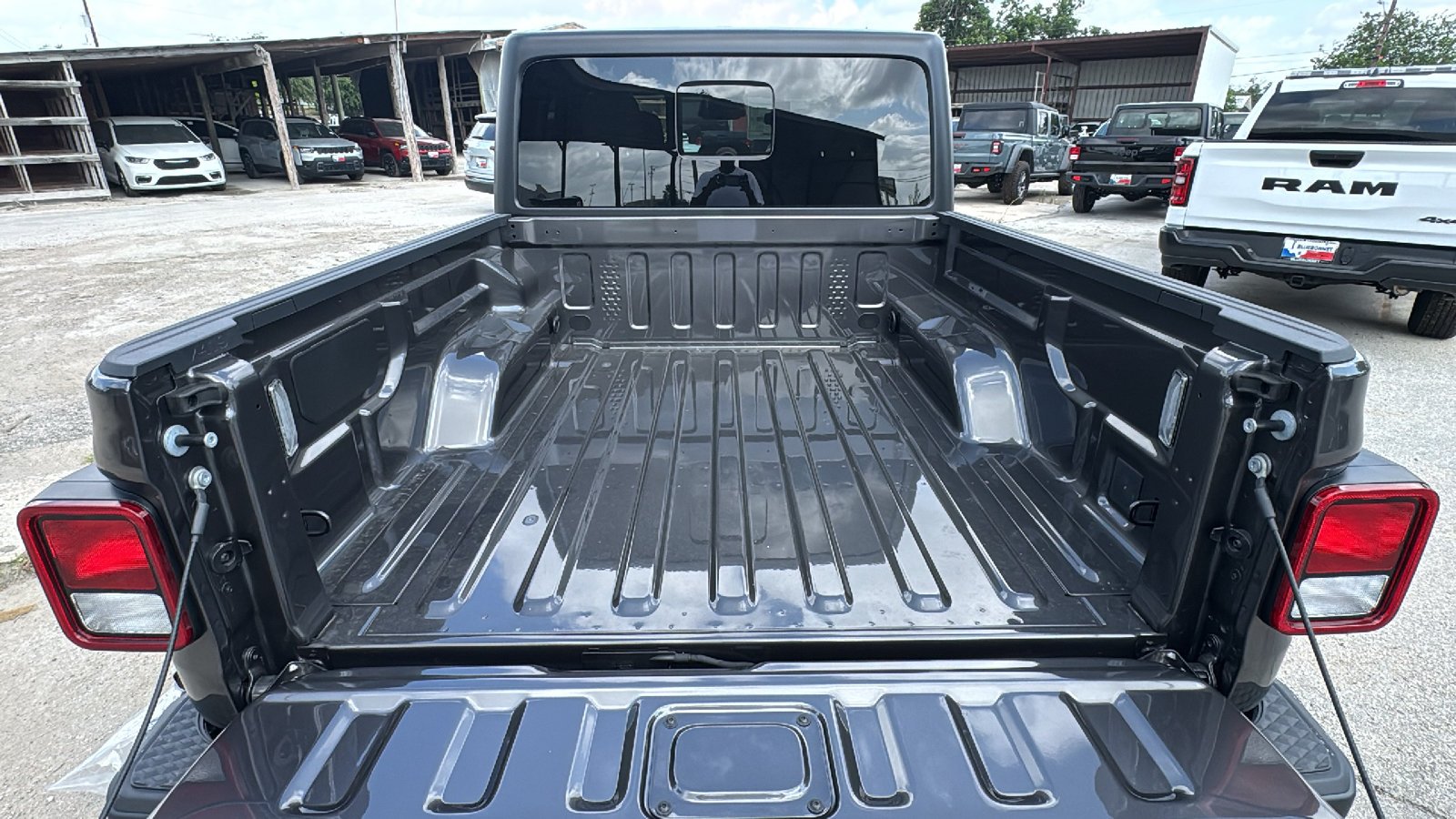 New 2026 Granite Crystal Metallic Clear-Coat Exterior Paint Jeep 85th Anniversary Edition image 24