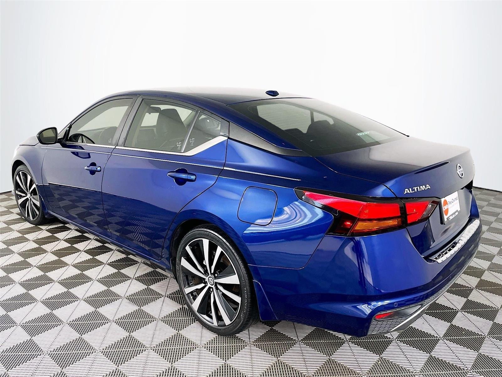 Used 2022 Deep Blue Pearl Nissan 2.5 SR image 6