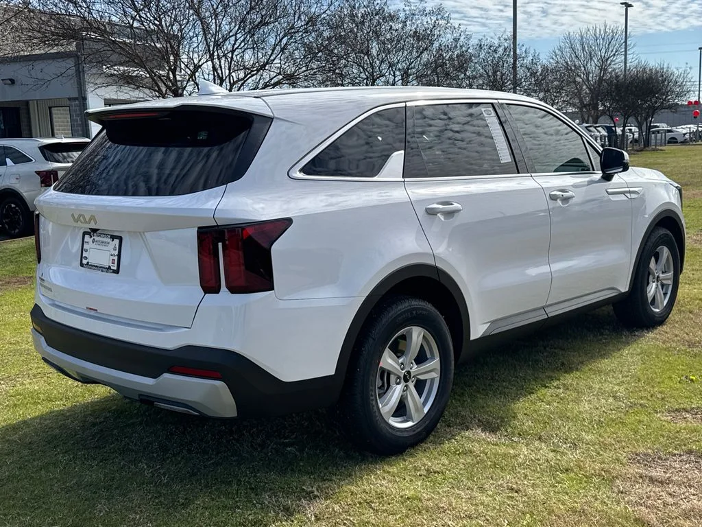 New 2026 Glacial White Pearl Kia LX image 3