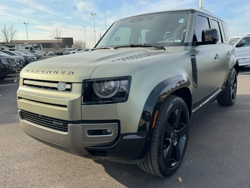 Used 2022 Green Land Rover X-Dynamic HSE image 8
