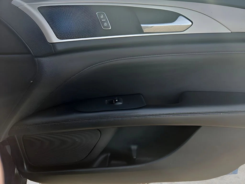 Used 2019 Blue Diamond Metallic Lincoln Standard image 27