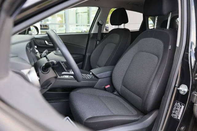 Used 2023 Ultra Black Hyundai SE image 20