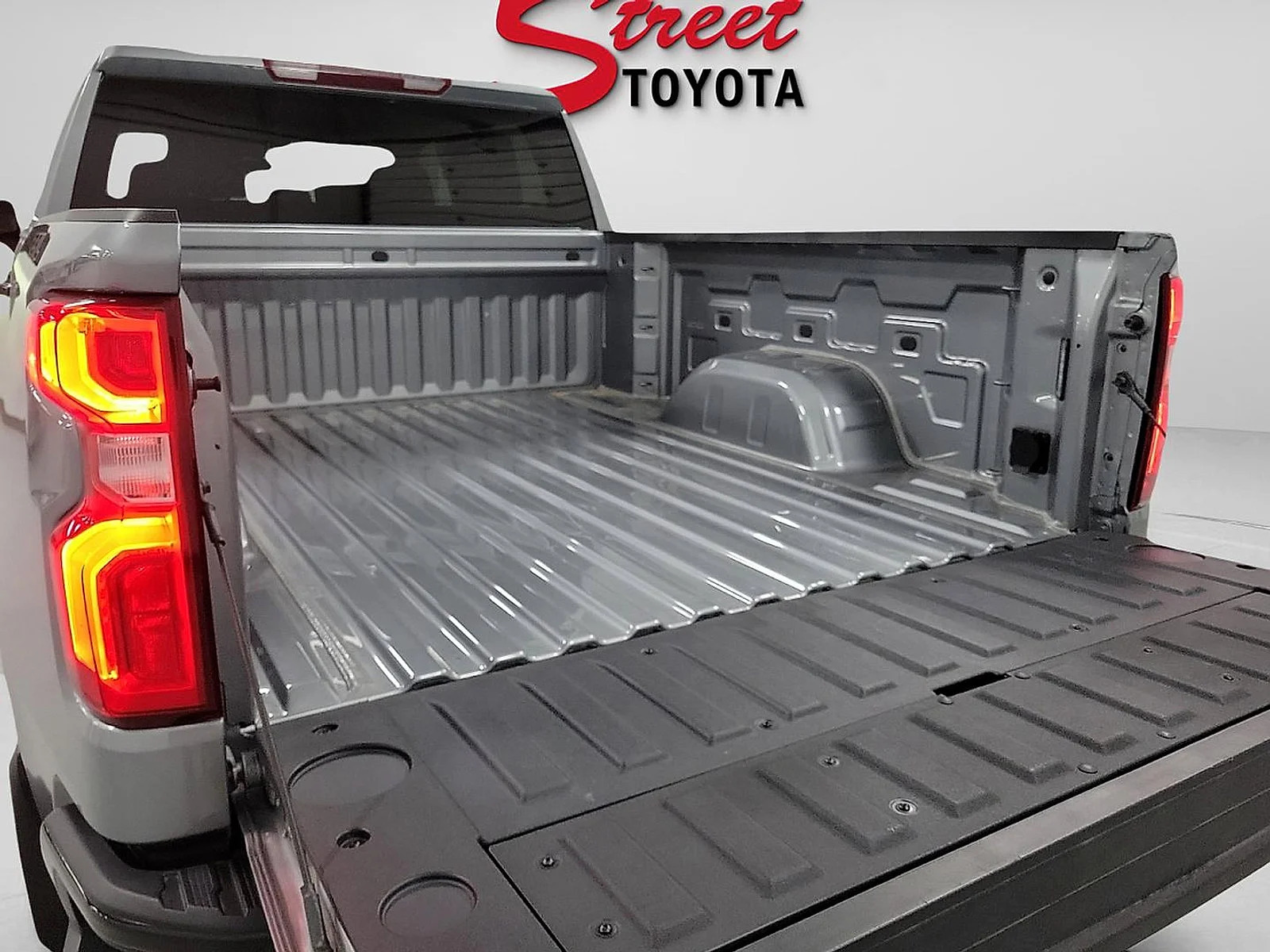 Used 2025 Sterling Gray Metallic Chevrolet LT Trail Boss image 7
