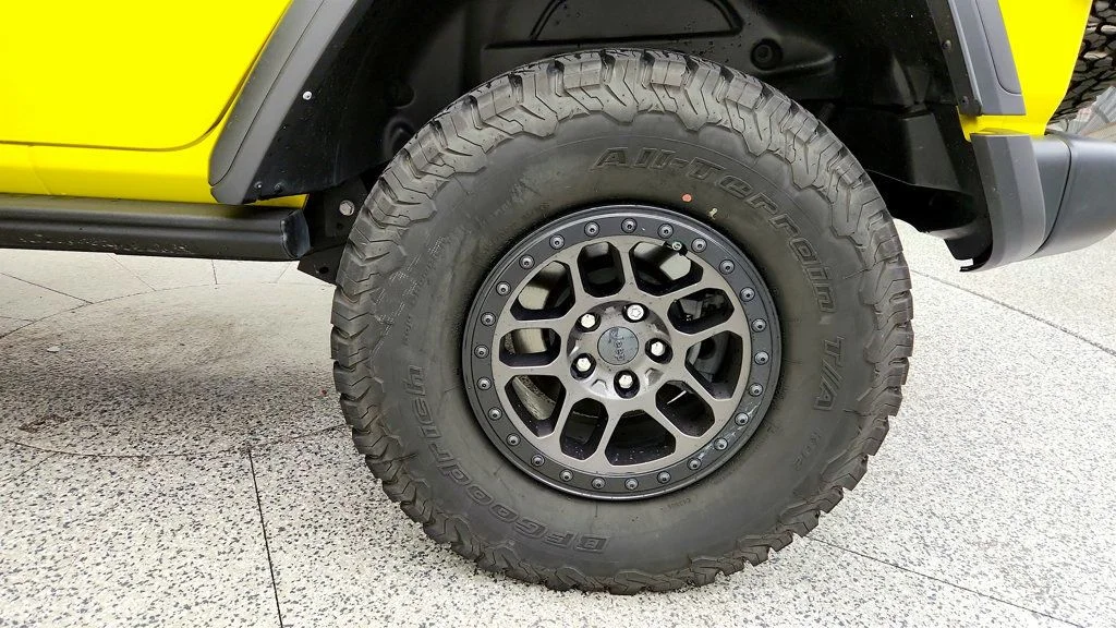 Used 2022 High Velocity Clearcoat Jeep Unlimited High Tide 4x4 image 9
