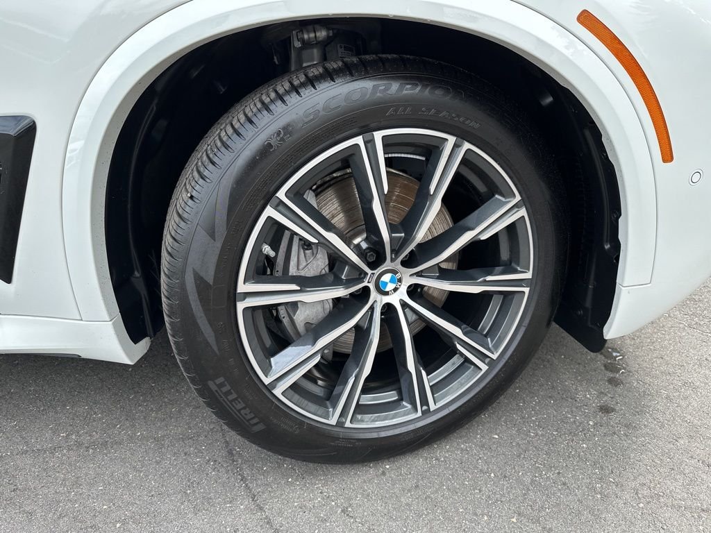 Used 2026 Alpine White BMW xDrive50e image 31