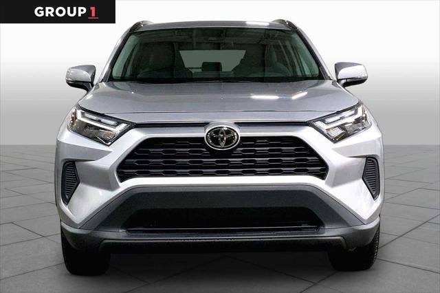 Certified Used 2025 SILVER SKY METALLIC Toyota  image 4