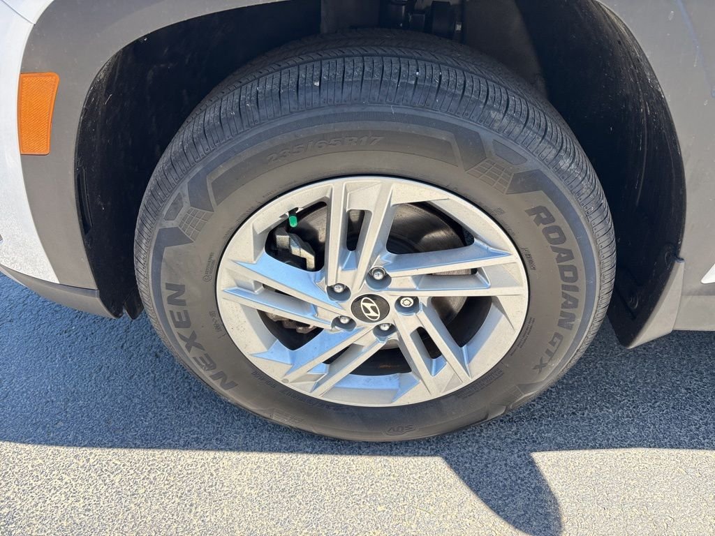 Certified Used 2025 White Hyundai SE image 10
