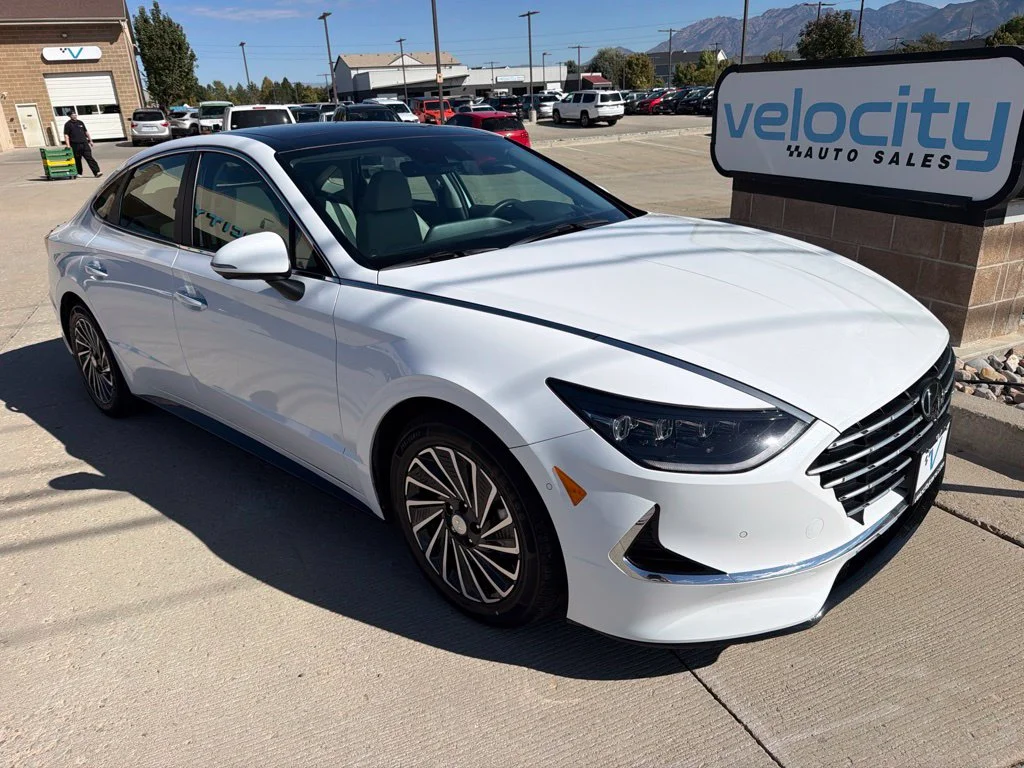 Used 2023 White Hyundai Limited image 1