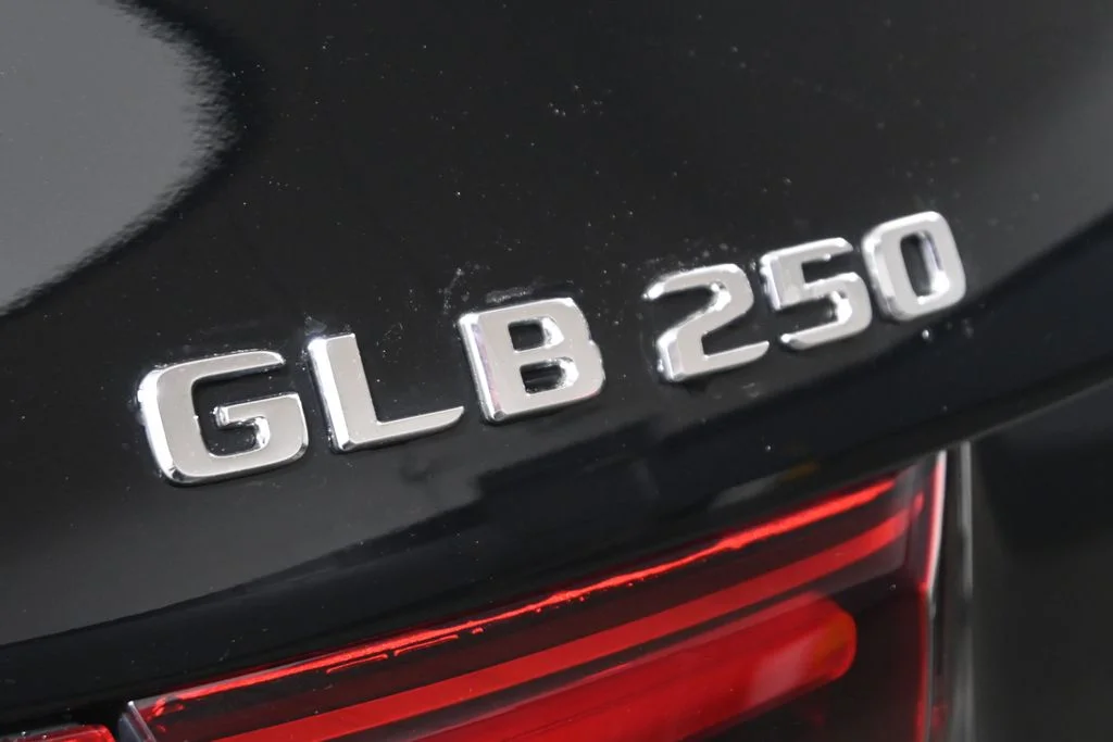 Used 2026 Black Mercedes-Benz GLB 250 image 37