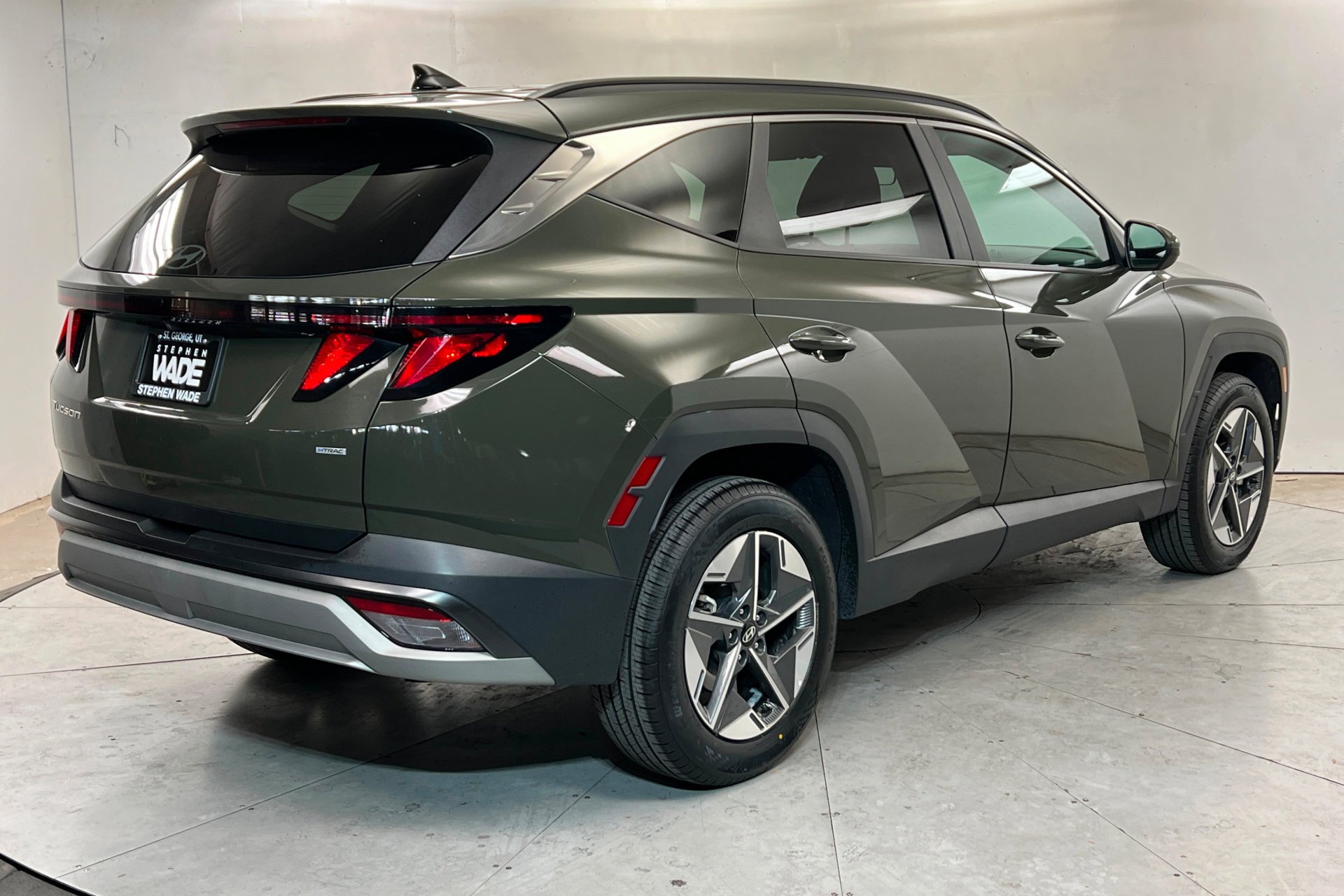 Used 2025 Rockwood Green Hyundai SEL image 6
