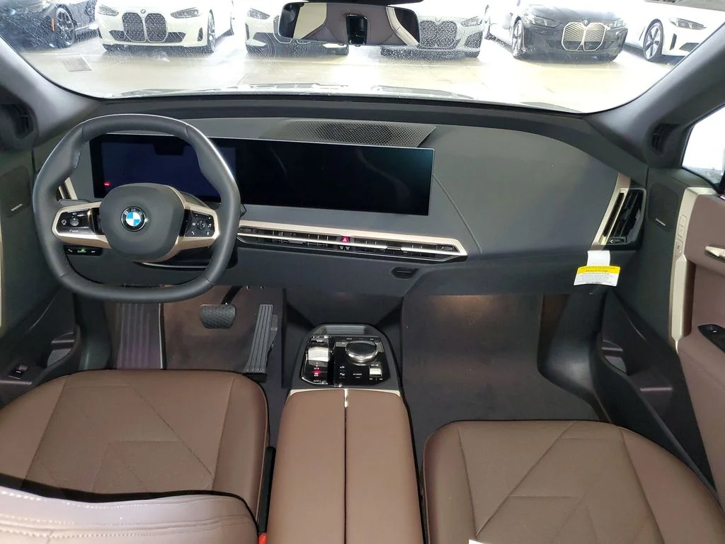 2026 BMW iX 60 - Photo 13