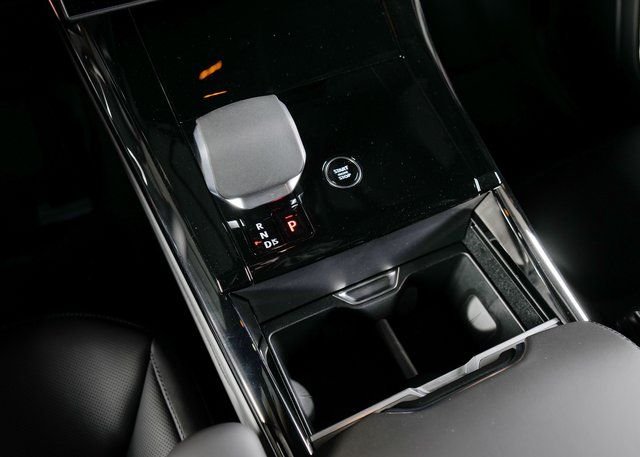 New 2026 Carpathian Grey Land Rover SE image 13