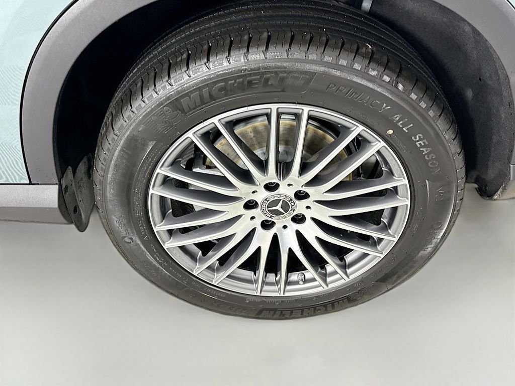 Used 2026 Verde Silver Metallic Mercedes-Benz GLC 300 image 30