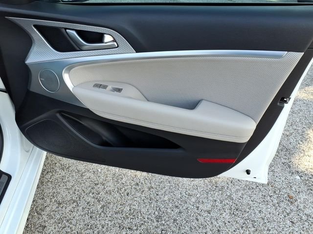 Used 2023 White Genesis 2.0T image 9