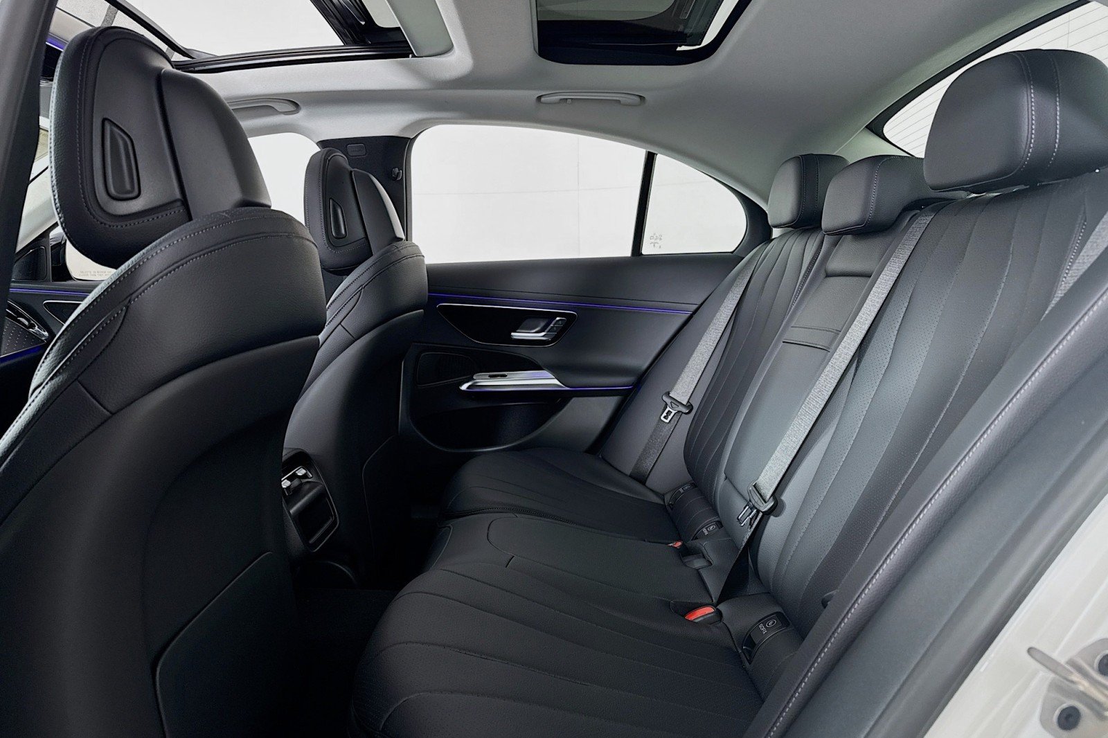 New 2026 Polar White Mercedes-Benz E 450 4MATIC® Sedan image 7
