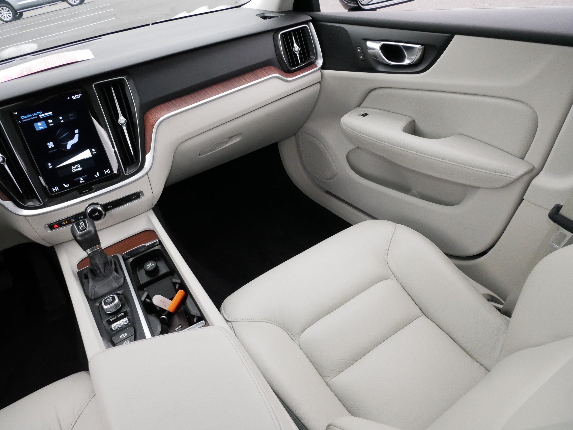 Used 2021 Osmium Grey Metallic Volvo Momentum image 11