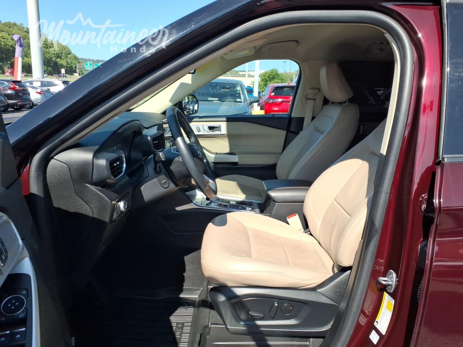 Used 2022 Burgundy Velvet Metallic Tinted Clearcoat Ford Limited image 14
