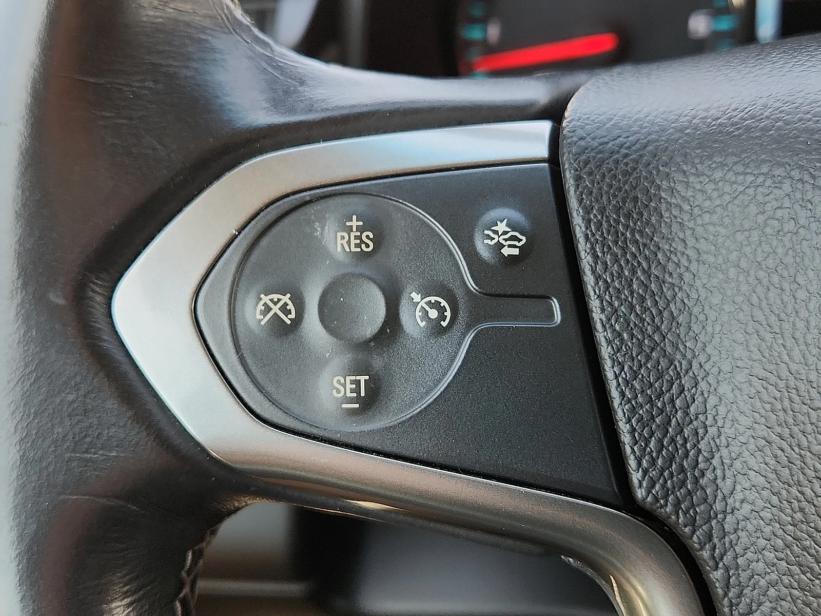 Used 2018 Velvet Chevrolet LT image 18