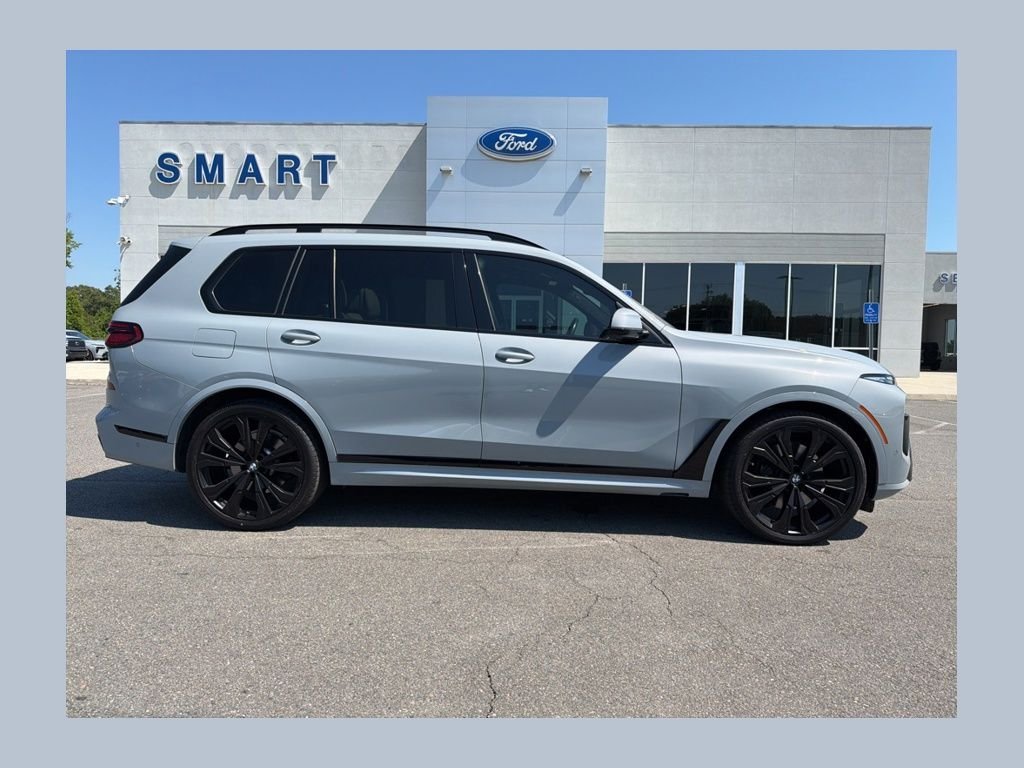 2023 BMW X7 xDrive40i's photo