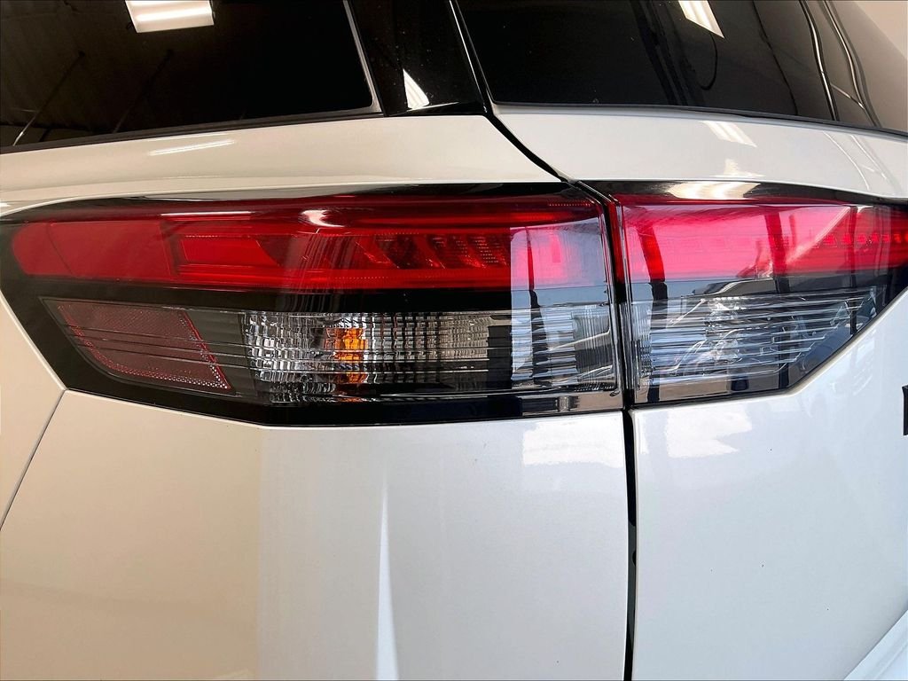 Used 2024 White Nissan SV image 34