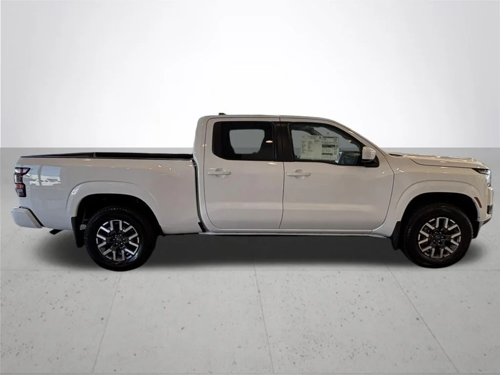 New 2026 Glacier White Nissan SV image 6