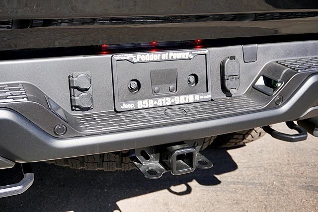 New 2026 Diamond Black Crystal Pearl-Coat Exterior Paint RAM RHO image 19