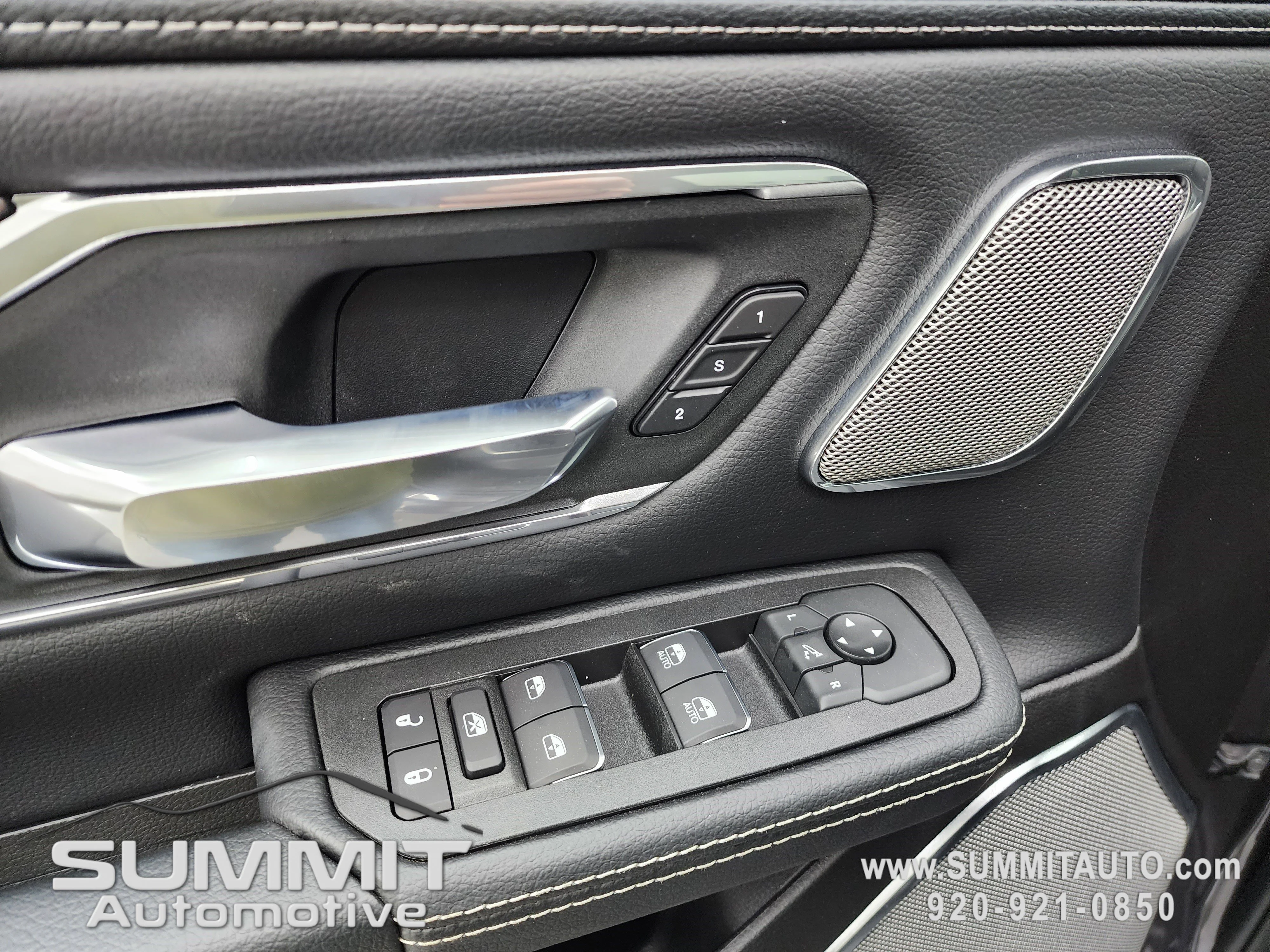 New 2026 Granite Crystal Metallic Clear-Coat Exterior Paint RAM Laramie image 48