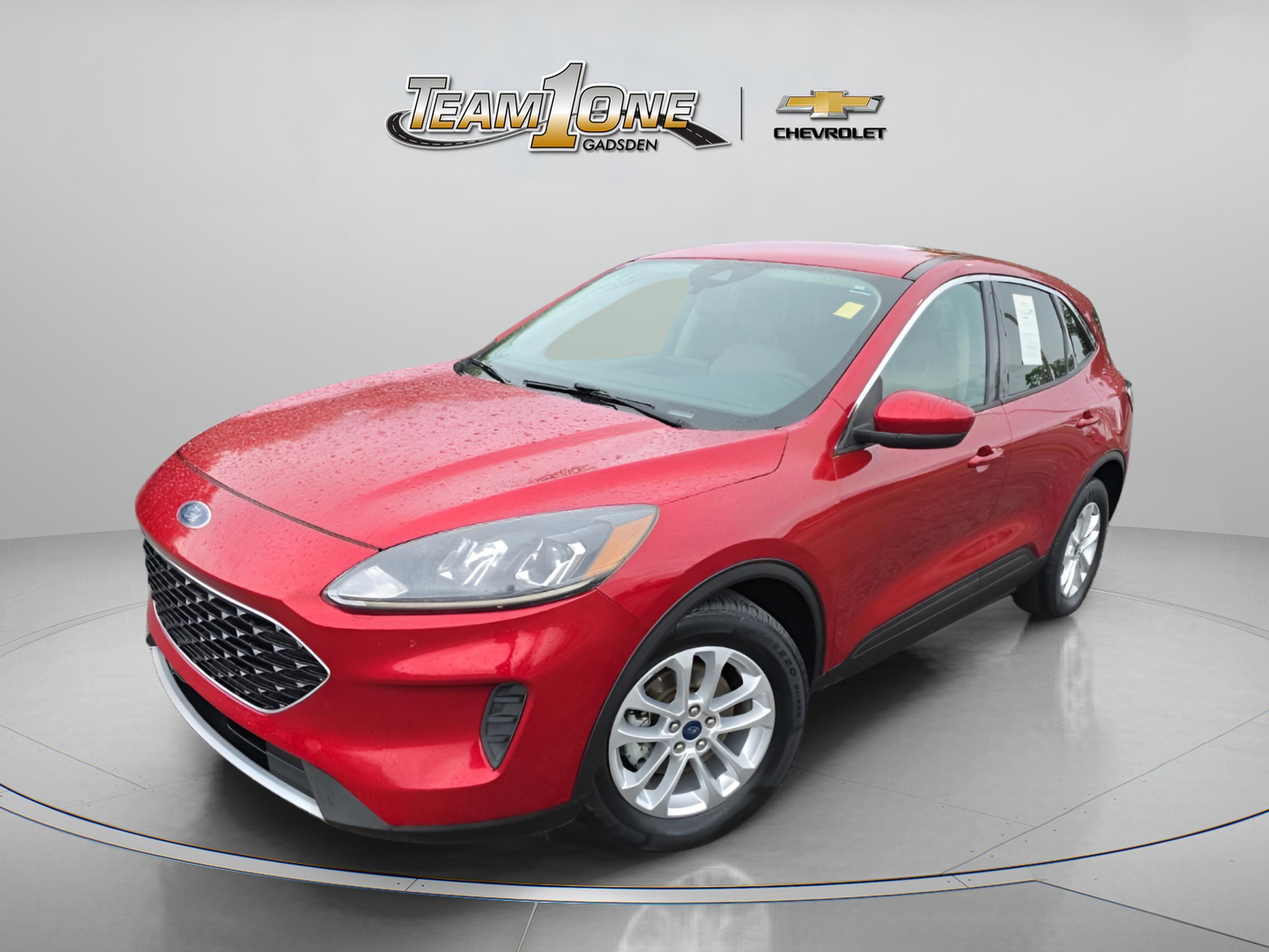 Used 2020 Red Ford SE image 3