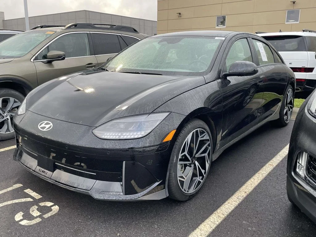 Certified Used 2024 Onyx Black Hyundai SEL image 2