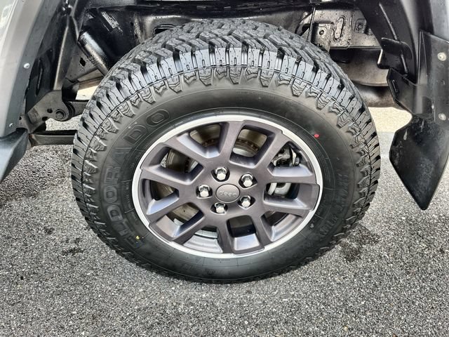 Used 2022 Gray Jeep Overland 4x4 image 19