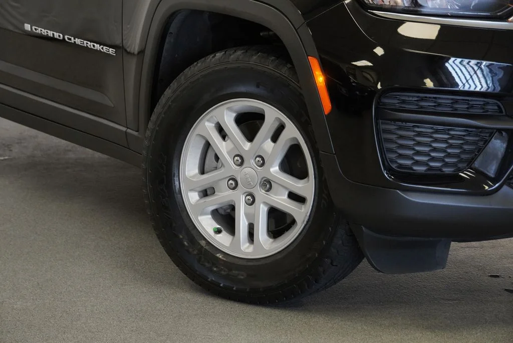 Used 2024 Black Jeep Laredo image 8