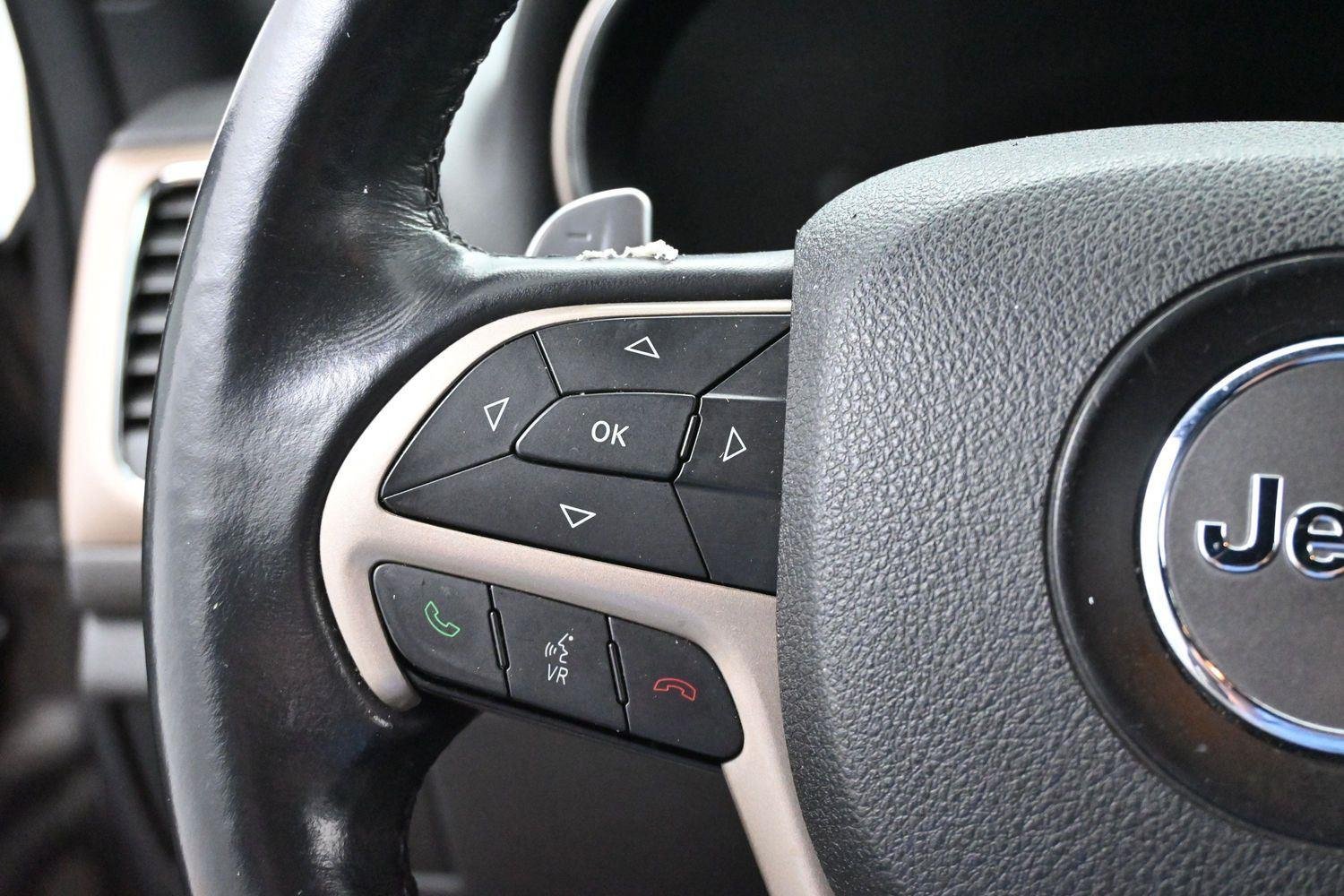 Used 2016 Granite Crystal Metallic Clearcoat Jeep Laredo image 17