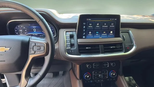 Used 2024 Iridescent Pearl Tricoat Chevrolet High Country image 11