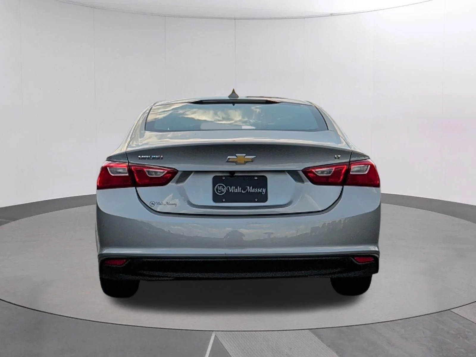 Used 2023 Sterling Gray Metallic Chevrolet LT image 4