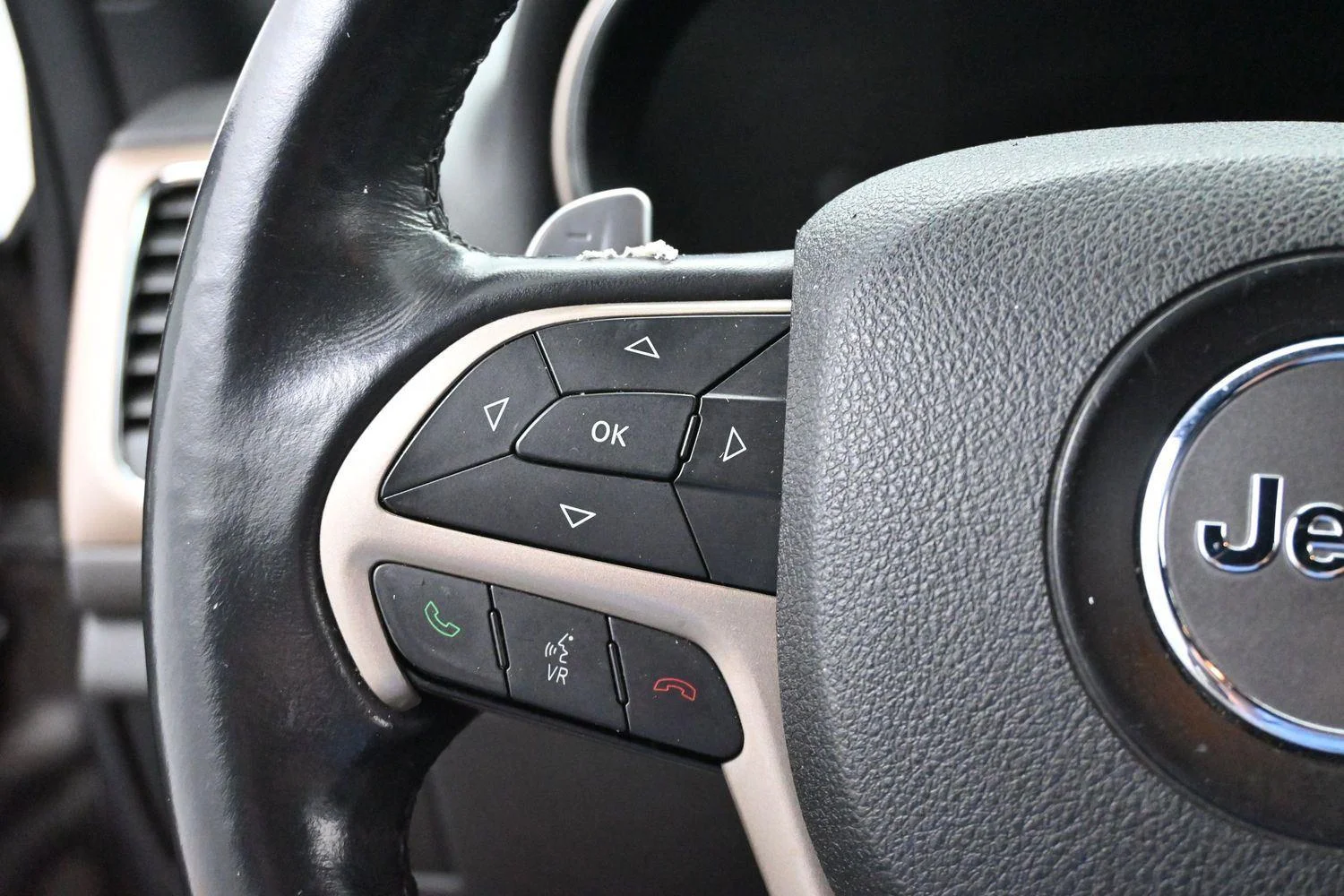 Used 2016  Jeep  image 17