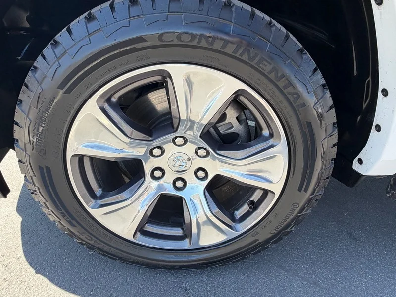 Used 2022 Bright White Clea Ram Laramie image 33