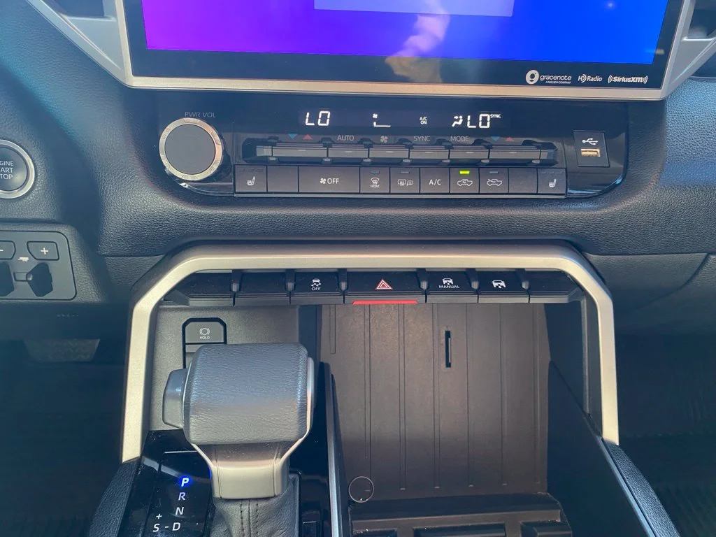 Used 2022  Toyota SR5 image 24