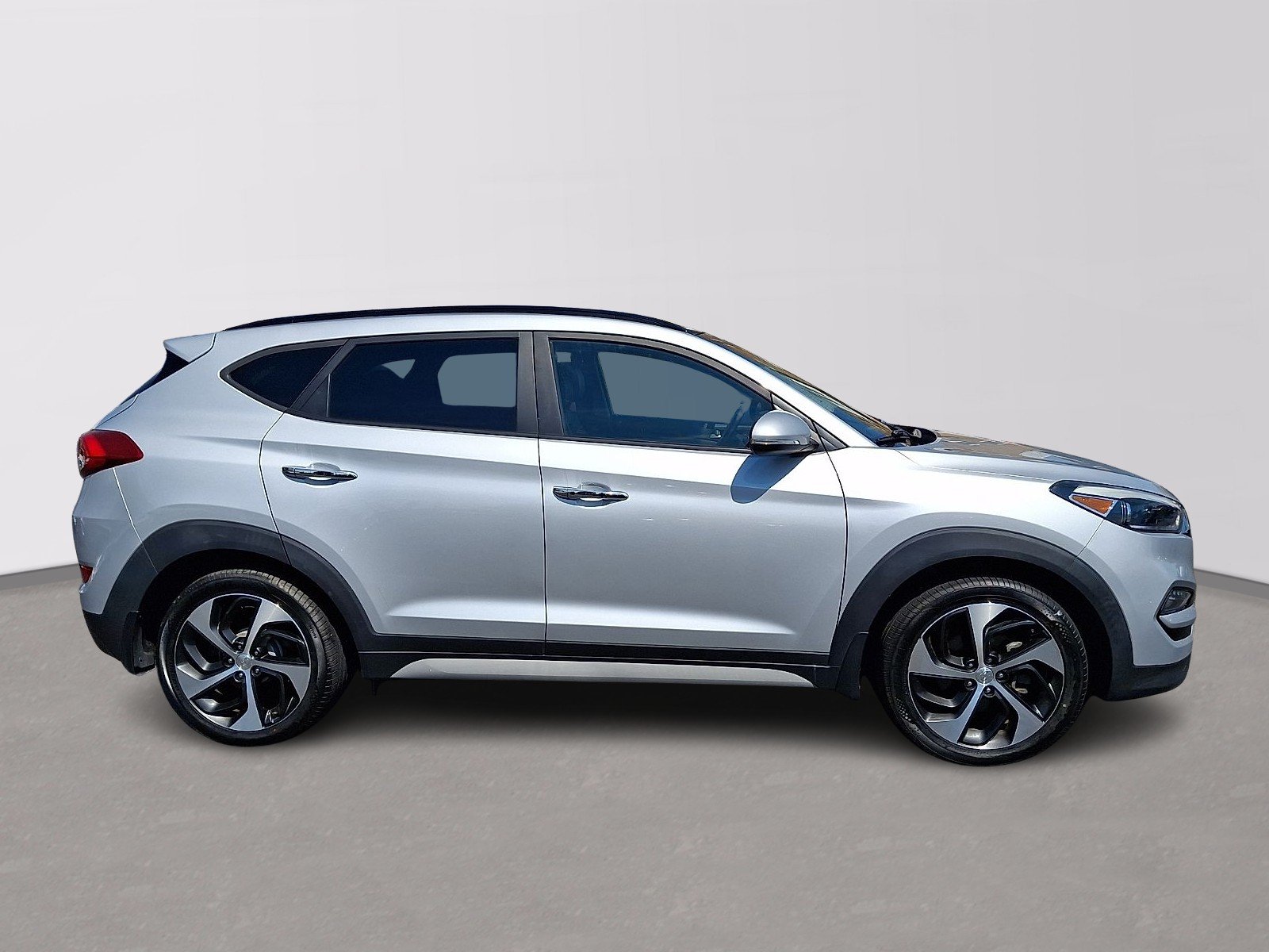 Used 2018 Molten Silver - T8T Hyundai Limited image 7