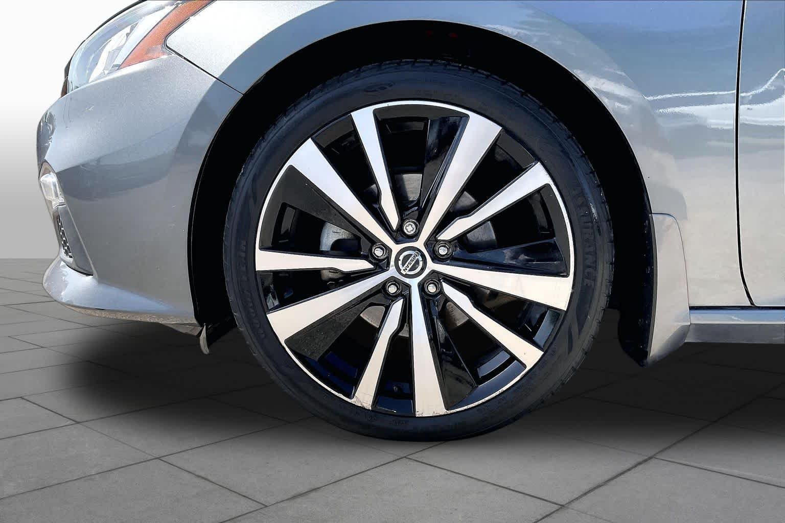 Used 2020 Gun Metallic Nissan 2.5 SR image 11