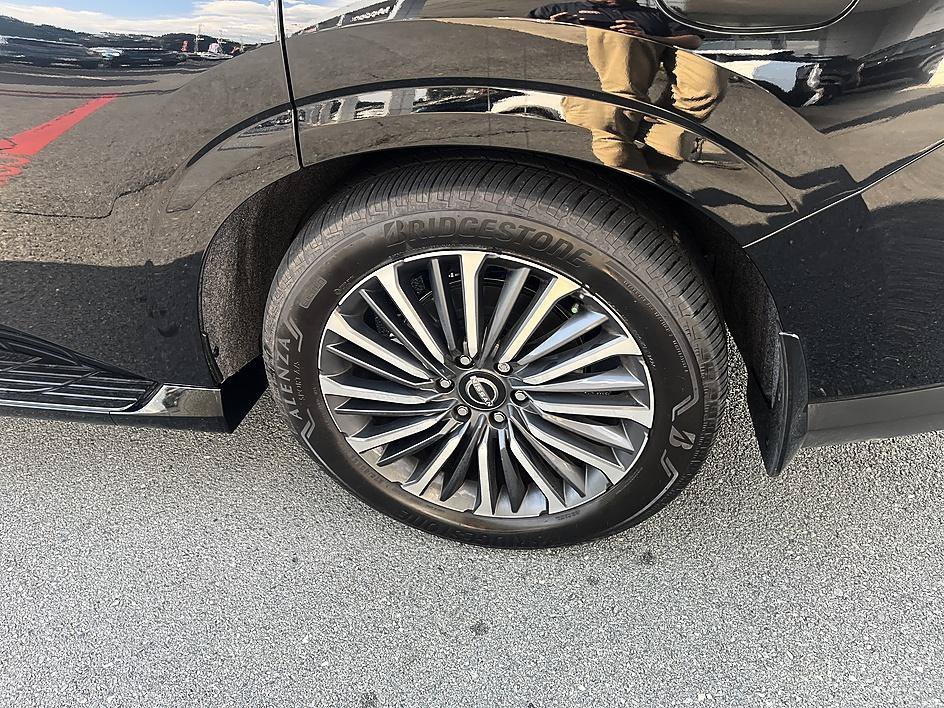 Used 2025 Super Black Nissan Platinum Reserve image 10