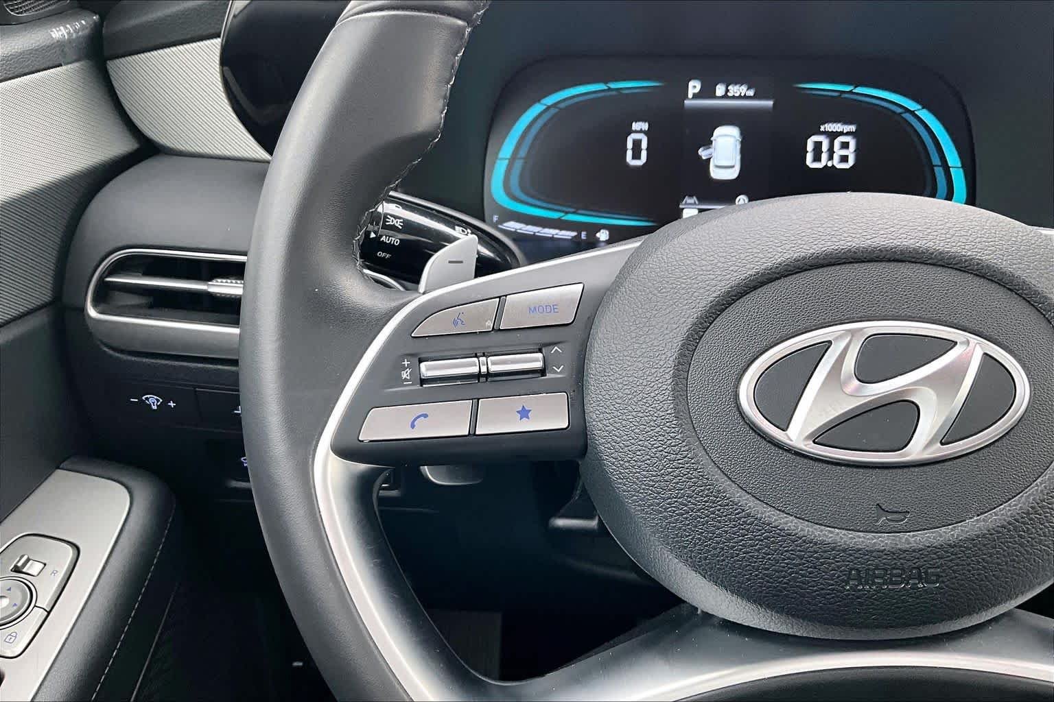 Used 2025 Hyper White Hyundai SEL image 19