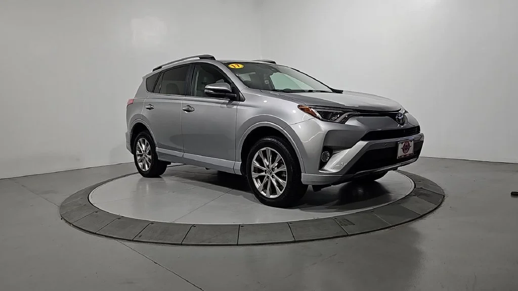Used 2017 Silver Toyota Platinum image 7