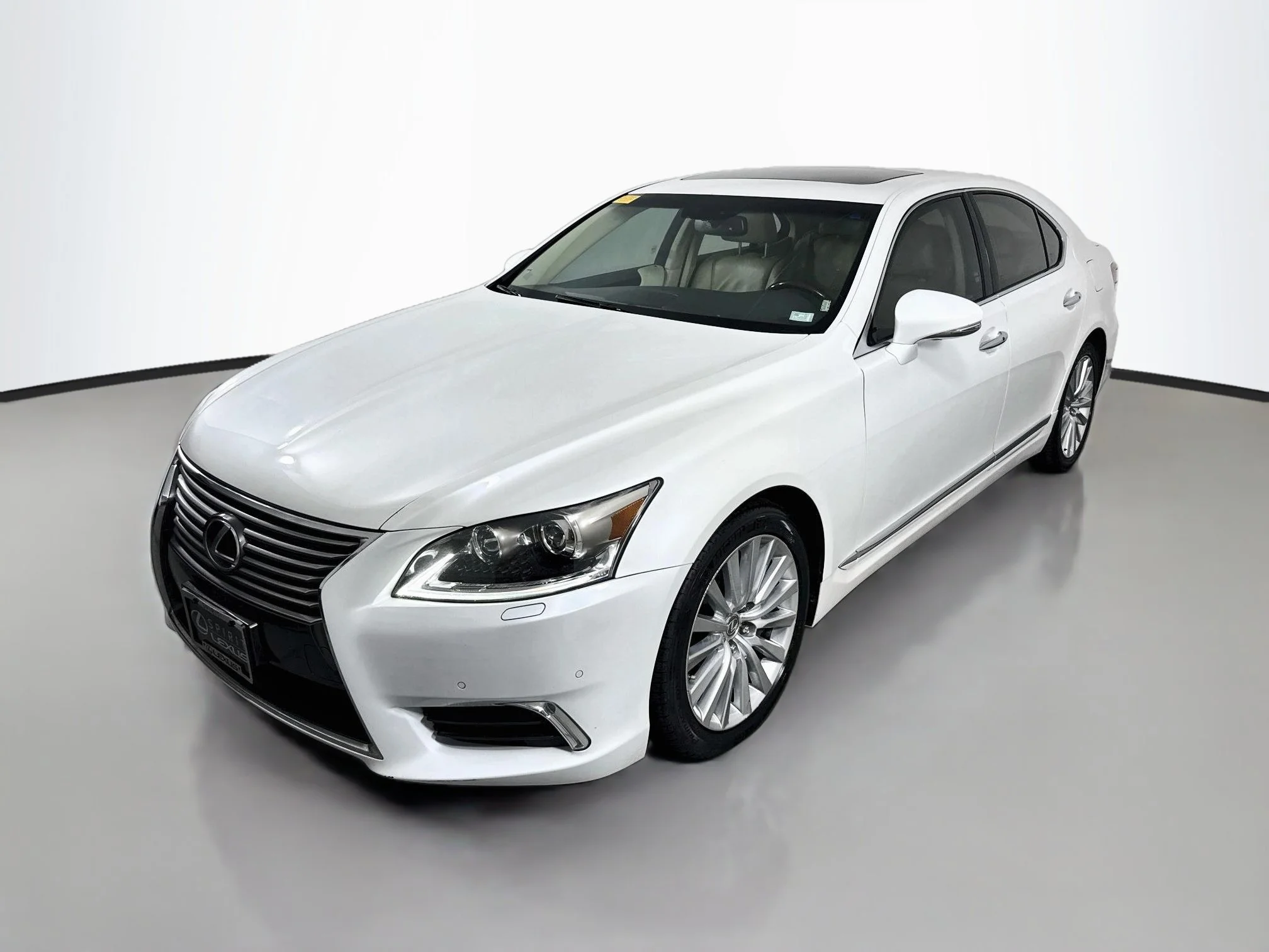 Used 2014 Starfire Pearl Lexus 460 image 3