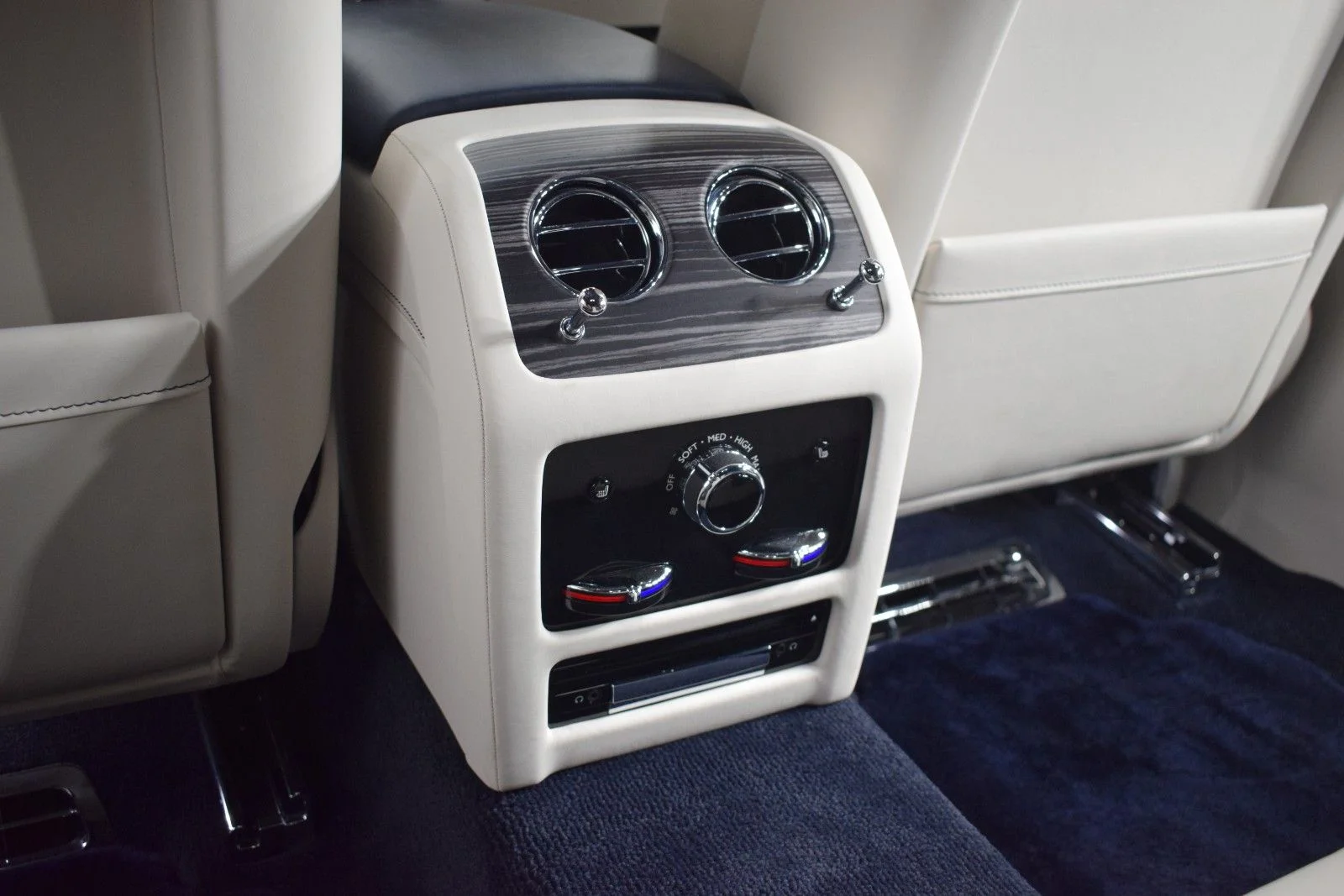 Used 2021 Blue Rolls-Royce  image 23