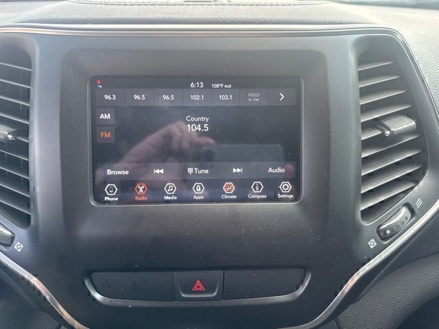 Used 2019 Silver Jeep Latitude image 16