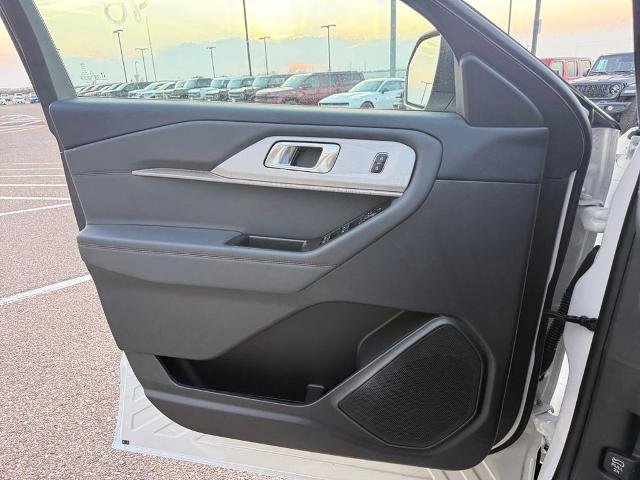 New 2026 Star White Metallic Tri-Coat Ford Active image 28