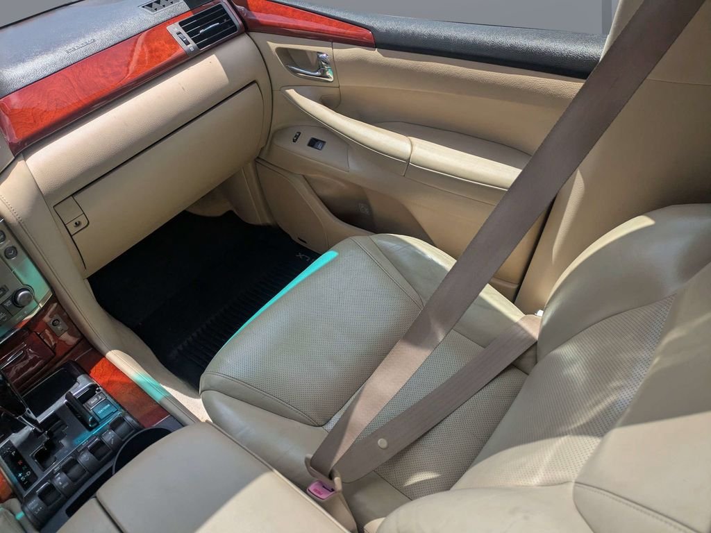 Used 2009 Black Lexus 570 image 17