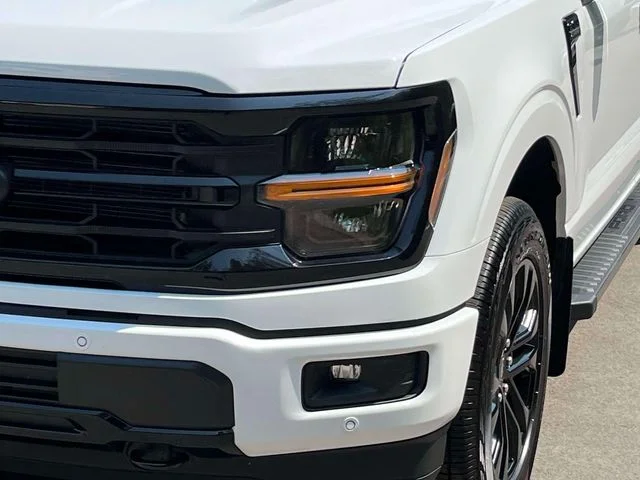 New 2026 Oxford White Ford XLT image 9