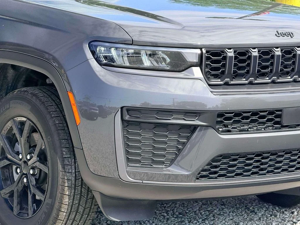 New 2026 Baltic Gray Metallic Clearcoat Jeep Altitude image 5